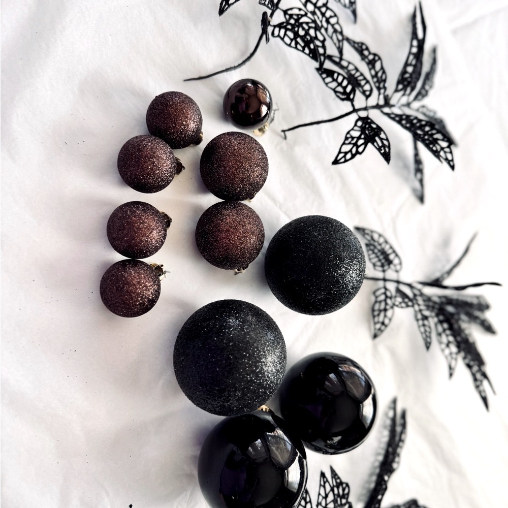 15 Pc Set Elegant Black Holiday Ornaments & Picks